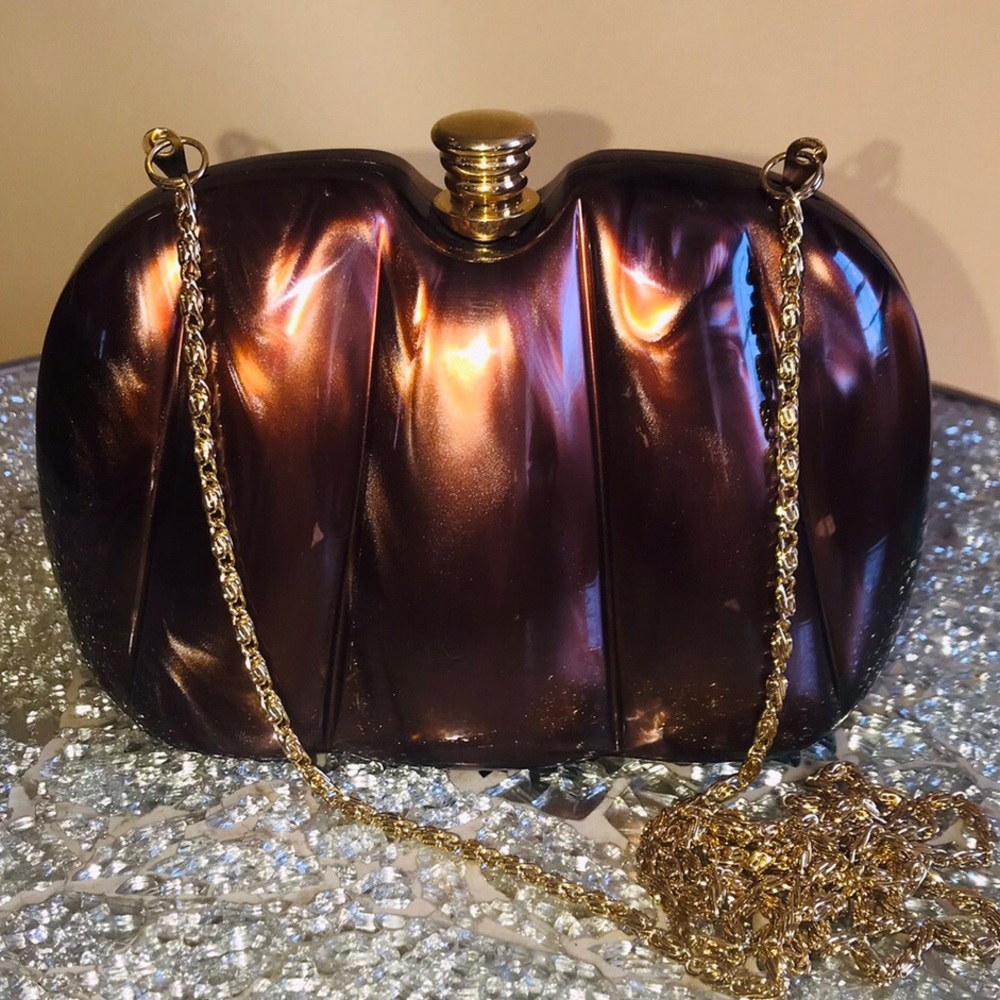 Vintage pearlized lucite clutch with shoulder chain